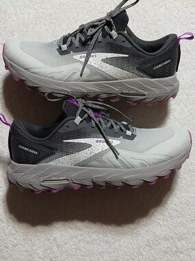 Brooks Cascadia 17 Trail Running Shoes Size 11B Women's